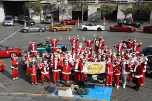 メリークリスマス！　サンタが操る「ロードスター」が2年ぶりに横浜の名所を疾走