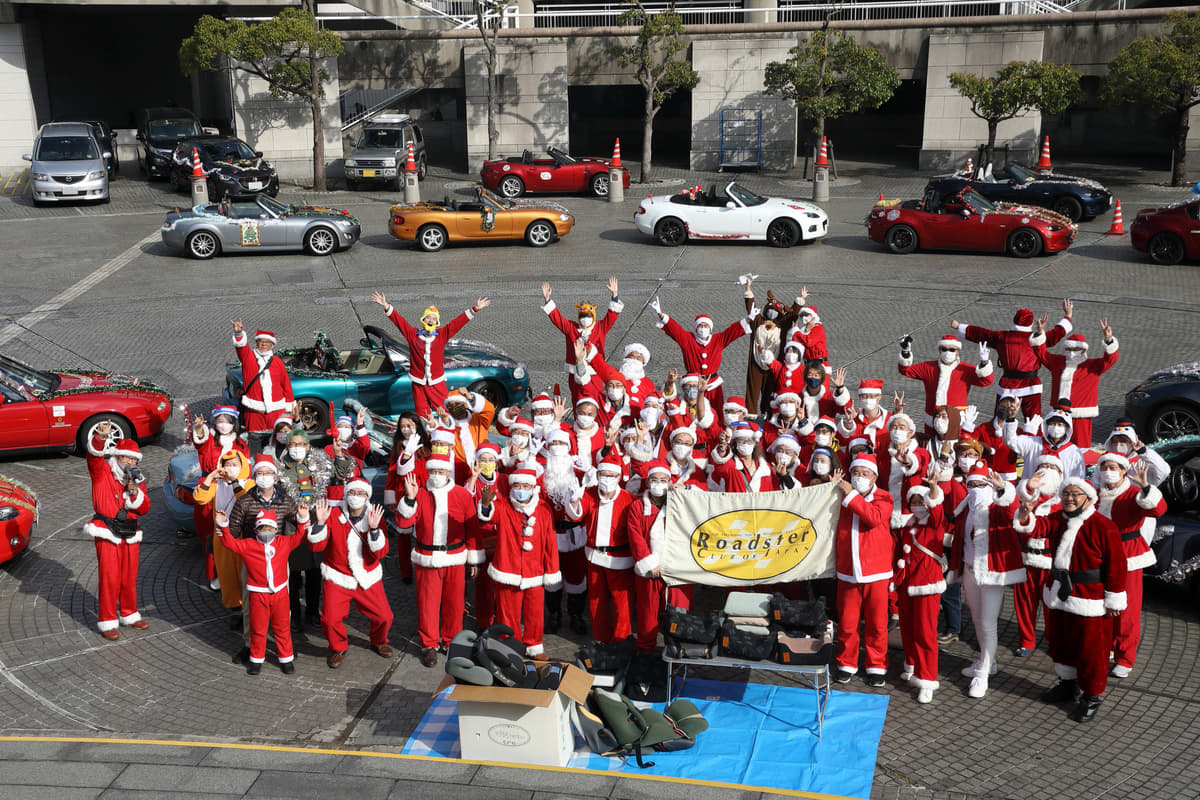 メリークリスマス！　サンタが操る「ロードスター」が2年ぶりに横浜の名所を疾走