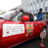 【画像】メリークリスマス！　サンタが操る「ロードスター」が2年ぶりに横浜の名所を疾走 〜 画像4