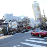 【画像】メリークリスマス！　サンタが操る「ロードスター」が2年ぶりに横浜の名所を疾走 〜 画像9
