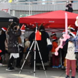 【画像】メリークリスマス！　サンタが操る「ロードスター」が2年ぶりに横浜の名所を疾走 〜 画像12