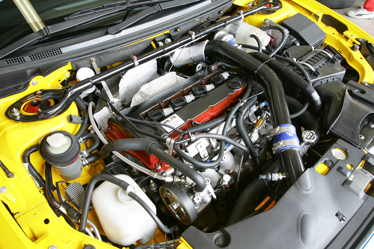 レーシングカーのエンジン（ランエボ10）