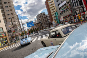 【画像】まさに「走る博物館」！　100台以上のクラシックカーが東京で「知的なモータースポーツ」を楽しむ！　その醍醐味とは 〜 画像68