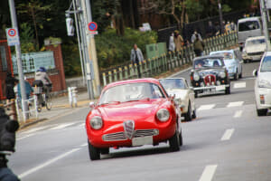 【画像】まさに「走る博物館」！　100台以上のクラシックカーが東京で「知的なモータースポーツ」を楽しむ！　その醍醐味とは 〜 画像75
