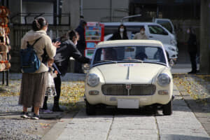 【画像】まさに「走る博物館」！　100台以上のクラシックカーが東京で「知的なモータースポーツ」を楽しむ！　その醍醐味とは 〜 画像80