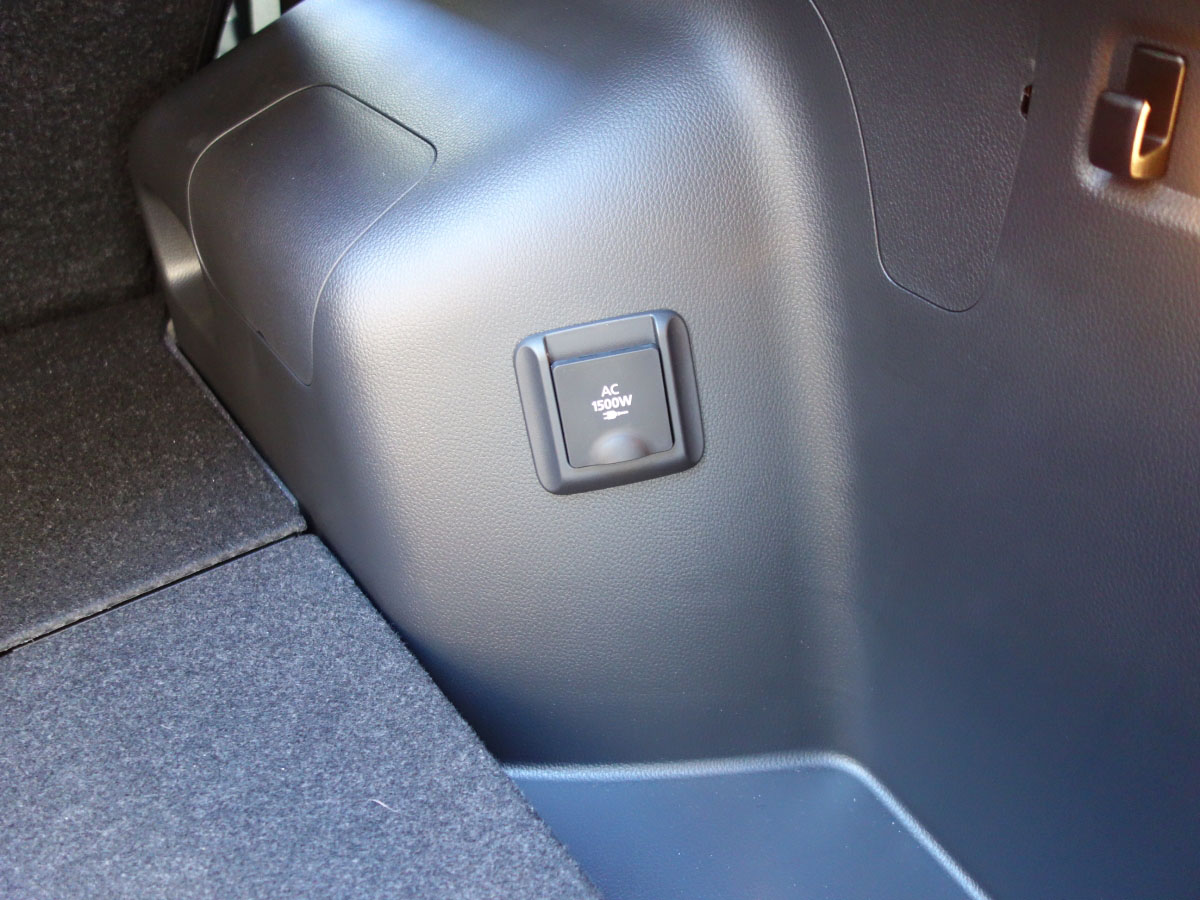 お湯が沸かせるどころか電子レンジも使える 災害時に圧倒的な強みを発揮する100vコンセント付きのsuvとは カスタム アウトドア 福祉車両 モータースポーツなどのカーライフ情報が満載 Auto Messe Web お湯が沸かせるどころか電子レンジも使える 災害時に圧倒的な強みを発揮する100vコンセント付きのsuvとは カスタム アウトドア 福祉車両 モータースポーツなどのカーライフ情報が満載 Auto Messe Web