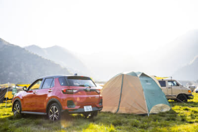 映えなら「旧車」が圧倒的！ キャンプにどハマリ確実な「現実的な値段 ...