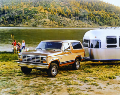 映えなら「旧車」が圧倒的！ キャンプにどハマリ確実な「現実的な値段 ...