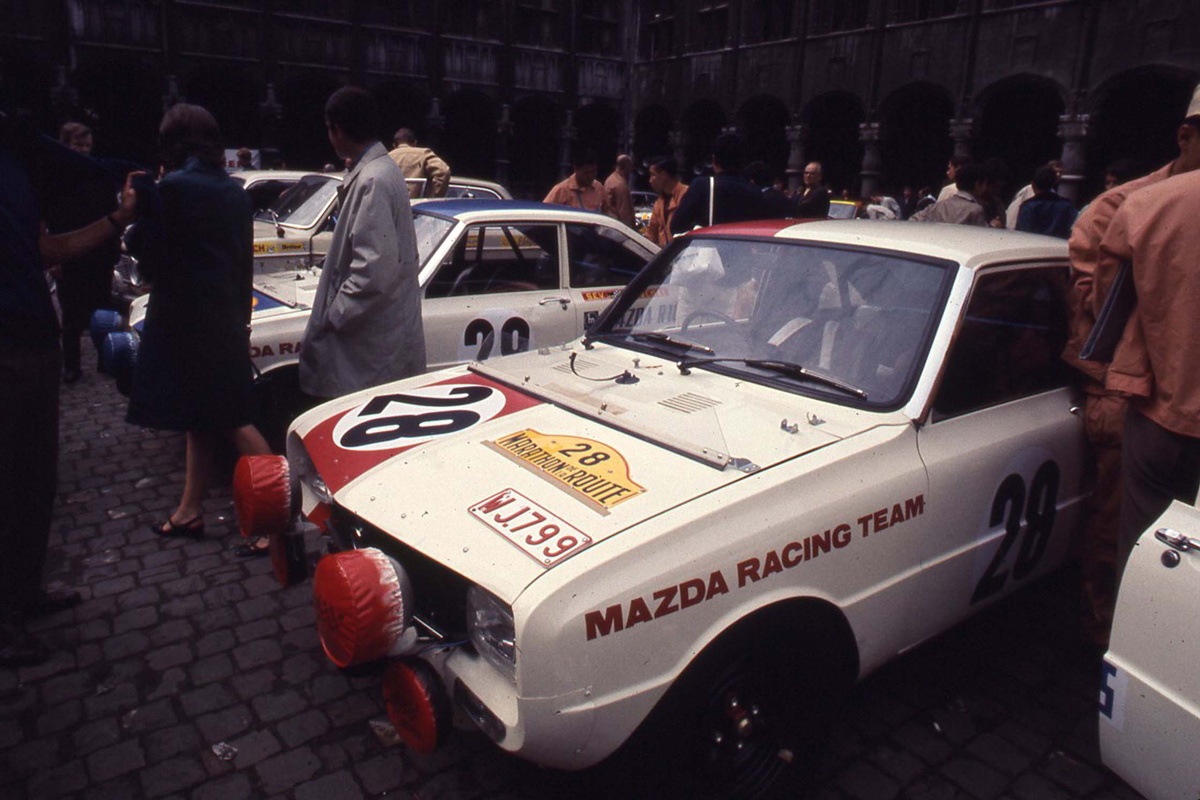 イギリスで Mazda が電球メーカーと間違われていた昔 ロータリー 搭載のr100で闘った英国人がいた カスタム アウトドア 福祉車両 モータースポーツなどのカーライフ情報が満載 Auto Messe Web イギリスで Mazda が電球メーカーと間違われていた昔 ロータリー 搭載のr100で闘った英国人がいた カスタム アウトドア 福祉車両 モータースポーツなどのカーライフ情報が満載 Auto Messe Web