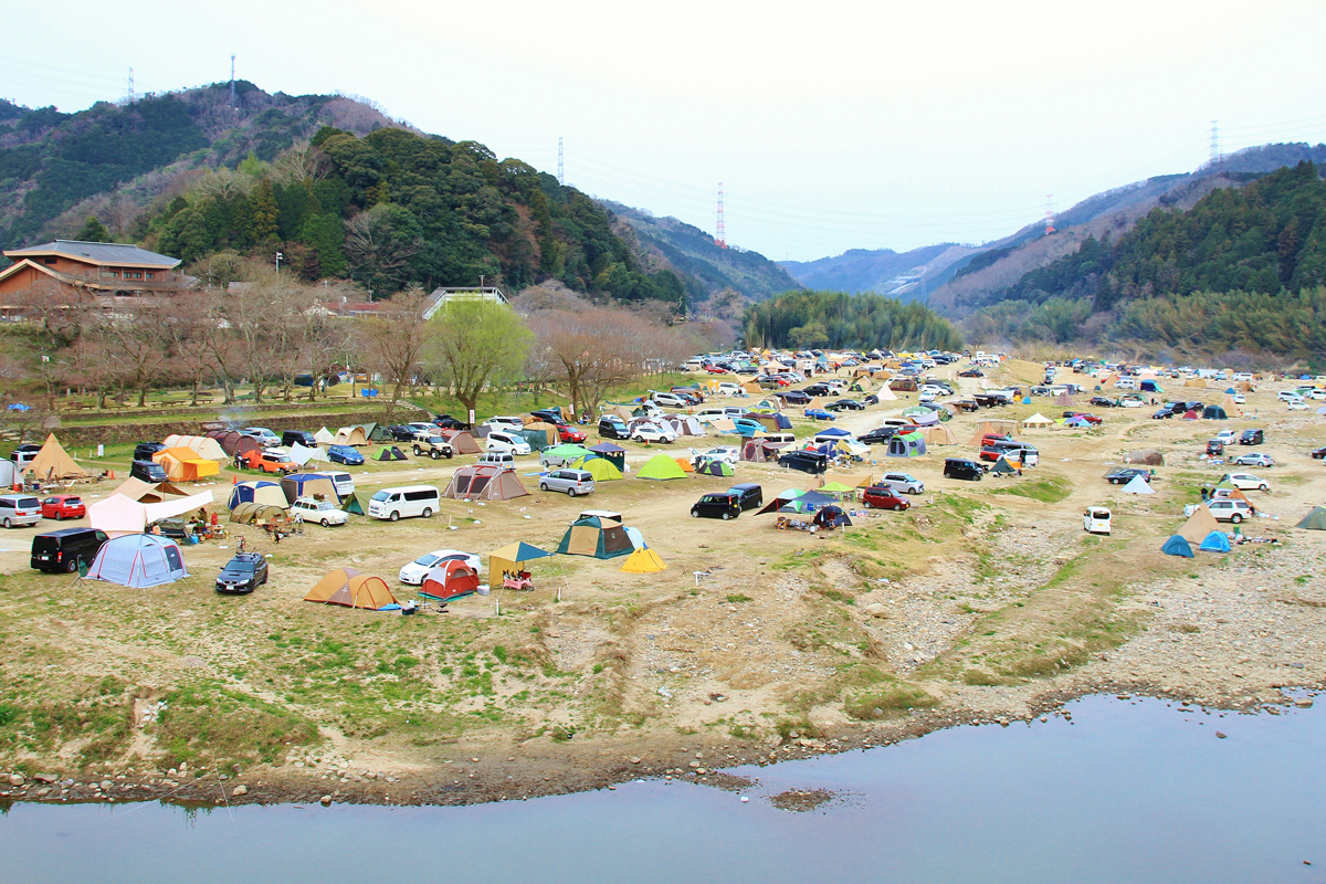 京都の木津川沿いにある笠置キャンプ場