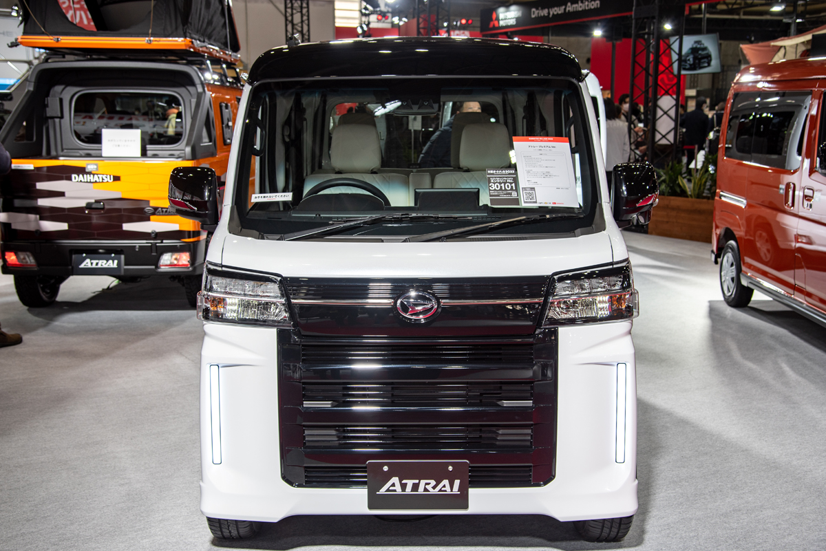 新型アトレーの寝室 風呂つき車中泊仕様にラグジュアリー仕様まで ダイハツの展示が今年も本気だった 大阪オートメッセ22 カスタム アウトドア 福祉車両 モータースポーツなどのカーライフ情報が満載 Auto Messe Web