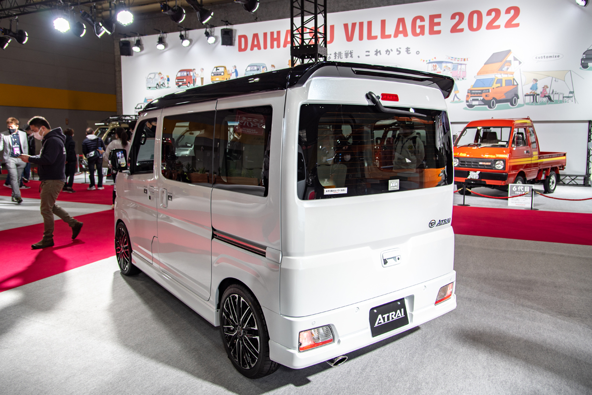 新型アトレーの寝室 風呂つき車中泊仕様にラグジュアリー仕様まで ダイハツの展示が今年も本気だった 大阪オートメッセ22 カスタム アウトドア 福祉車両 モータースポーツなどのカーライフ情報が満載 Auto Messe Web