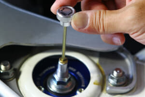 クルマ好きがいう ショックが抜けた って壊れてるってこと 意外としらない ダンパー の役目 カスタム アウトドア 福祉車両 モータースポーツなどのカーライフ情報が満載 Auto Messe Web