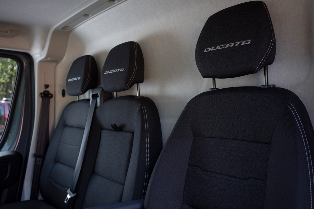 なぜか日本でウケるヨーロッパの商用車 まもなく上陸する欧州王者の デュカート に期待しかない 画像29 Auto Messe Web カスタム アウトドア 福祉車両 モータースポーツなどのカーライフ情報が満載 なぜか日本でウケるヨーロッパの商用車 まもなく上陸する欧州王者の デュカート に期待しかない 画像29 Auto Messe Web カスタム アウトドア 福祉車両 モータースポーツなどのカーライフ情報が満載