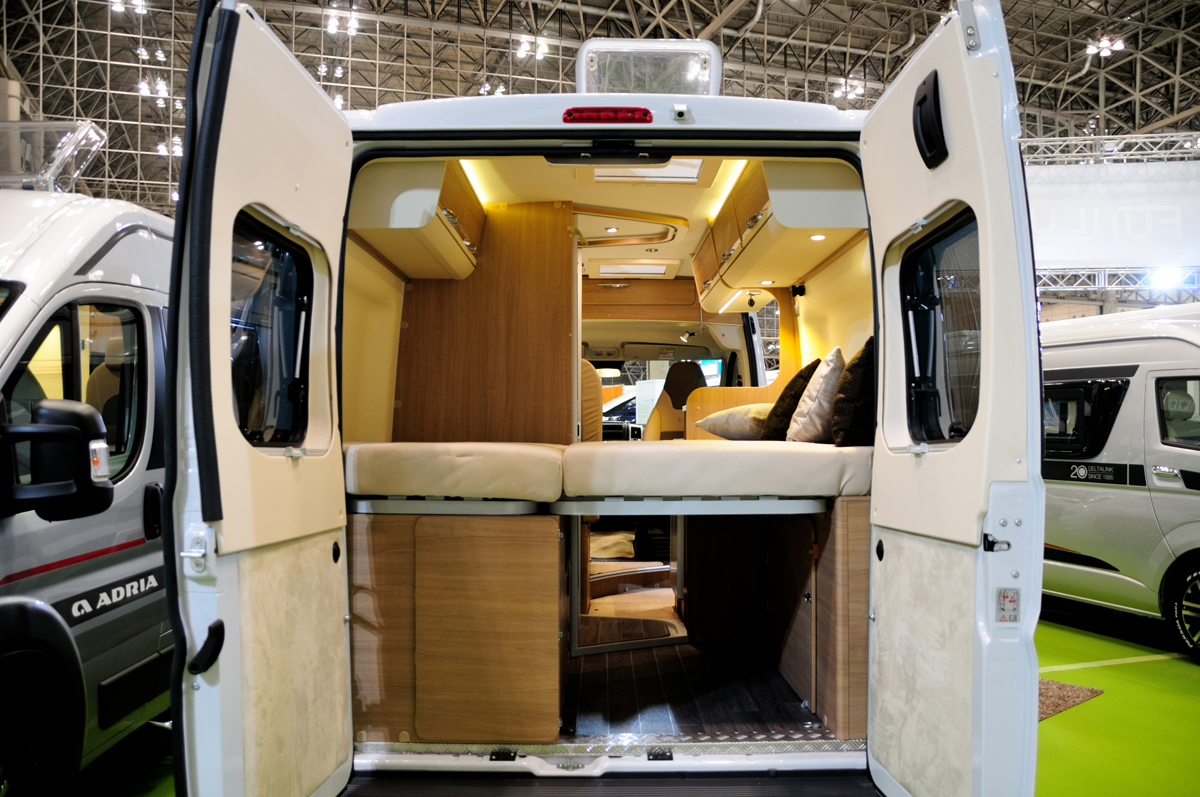 なぜか日本でウケるヨーロッパの商用車 まもなく上陸する欧州王者の デュカート に期待しかない 画像49 Auto Messe Web カスタム アウトドア 福祉車両 モータースポーツなどのカーライフ情報が満載 なぜか日本でウケるヨーロッパの商用車 まもなく上陸する欧州王者の デュカート に期待しかない 画像49 Auto Messe Web カスタム アウトドア 福祉車両 モータースポーツなどのカーライフ情報が満載