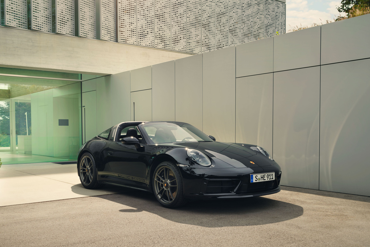 【画像ギャラリー】1972年の「911タルガ」をポルシェが本気レストア！ 新車の限定モデルも登場！ ポルシェデザイン50周年をつなぐ「今」と ...