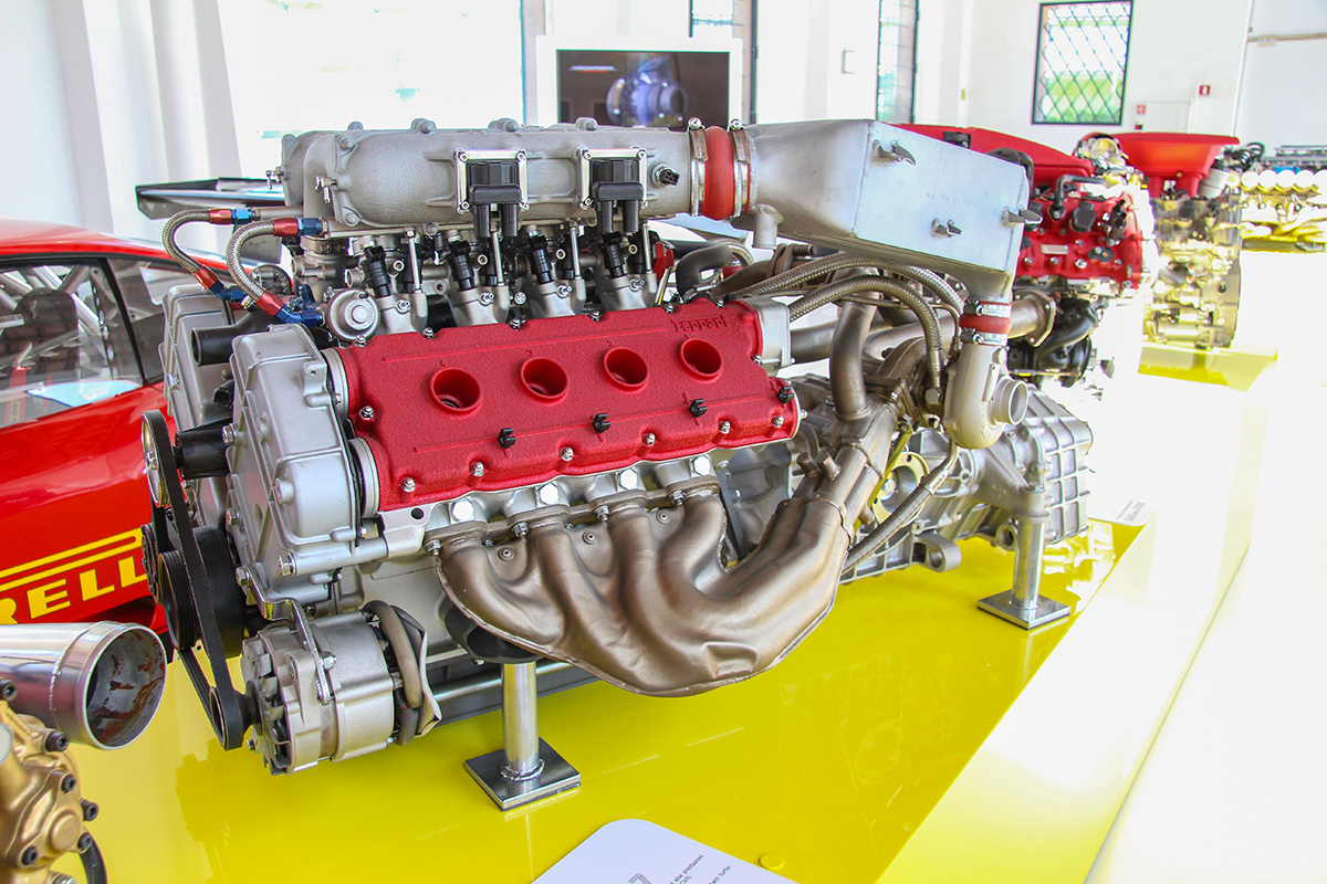 フェラーリF40のエンジン