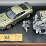 日産GT-Rの限定車を美麗なモデルカーと精巧なエンジンモデルで堪能できる！　日下エンジニアリングの新作が登場