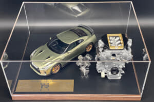 【画像】日産GT-Rの限定車を美麗なモデルカーと精巧なエンジンモデルで堪能できる！　日下エンジニアリングの新作が登場 〜 画像15