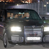 エジプトのエルシーシ大統領を助手席に乗せて自らアウルスを運転するプーチン大統領