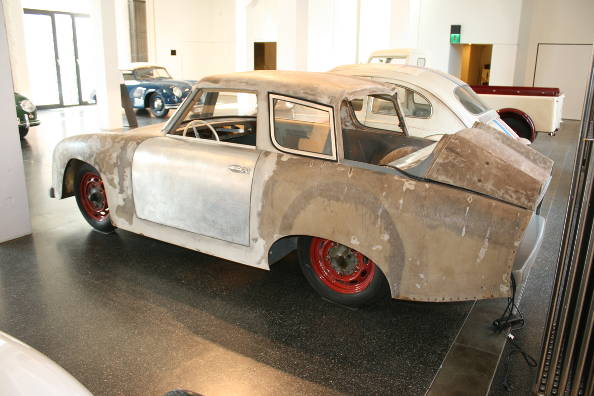 1948年にVWが試作したファイバーグラスを使った実験車