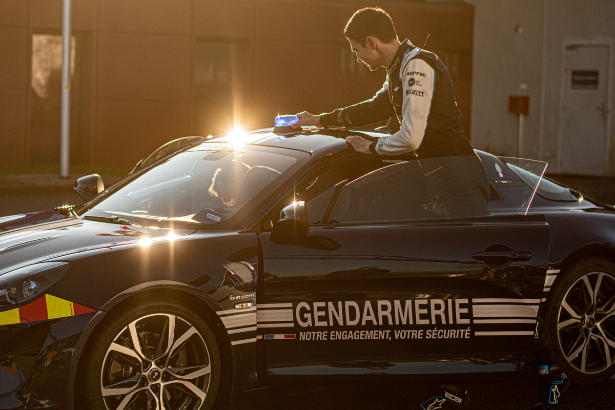 ４億円のハイパースポーツからオープンホイールまで 世界の驚速 衝撃パトカー５選 画像27 Auto Messe Web カスタム アウトドア 福祉車両 モータースポーツなどのカーライフ情報が満載