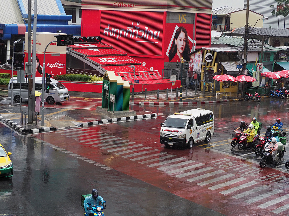 タクシーどころか救急車までドレスアップ！　タイの驚くべきカスタム事情