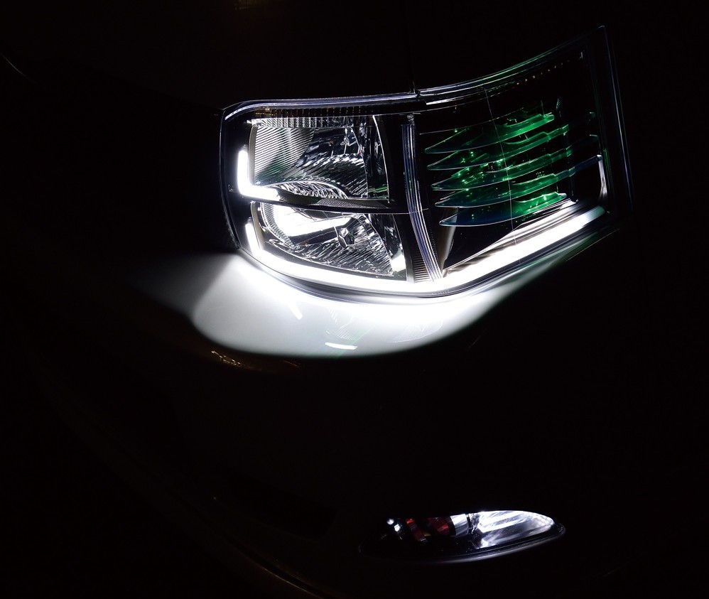 そういや最近見かけない 大口径ディッシュ バルカンヘッド Ledアイライン 懐かしのハイエース ミニバンの定番カスタム６選 画像1 Auto Messe Web カスタム アウトドア 福祉車両 モータースポーツなどのカーライフ情報が満載