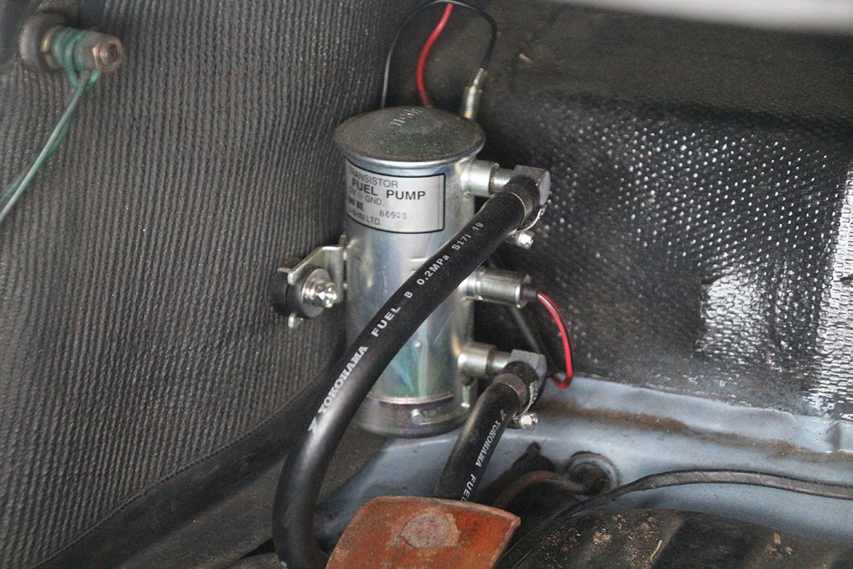 オイルの量は毎回チェック 目的地でバッテリー端子を外す ５つの儀式なくして旧車乗りにはなれなかった 画像7 Auto Messe Web カスタム アウトドア 福祉車両 モータースポーツなどのカーライフ情報が満載