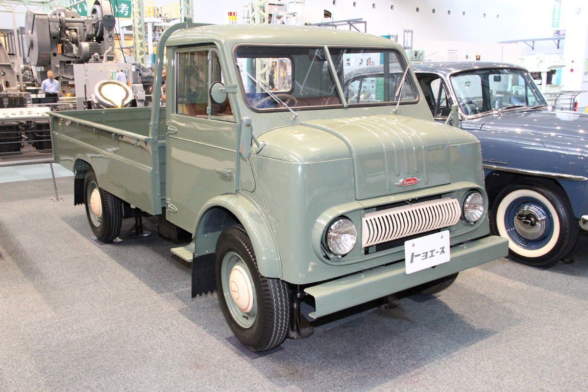 1954年のライトトラックSKB型が「トヨエース」となった