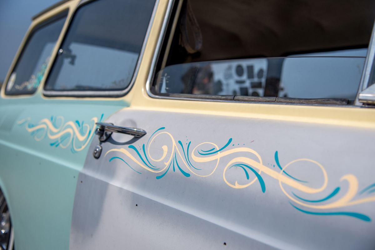 なんとフリーハンドで描く芸術 クルマに描かれる ピンストライプ の奥深さにビックリ 画像27 Auto Messe Web カスタム アウトドア 福祉車両 モータースポーツなどのカーライフ情報が満載