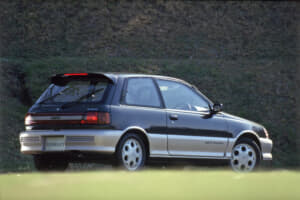 【画像】「シルビア」よりも速かったトヨタ「スターレット」90年代若者の「アオハル」だった「EP82」はすごかった 〜 画像16