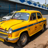 約60年も生産されたインドのシーラカンス的国民車がEVで復活!? スズキ「マルチ800」に駆逐された「ヒンドゥスタン・アンバサダー」とは？