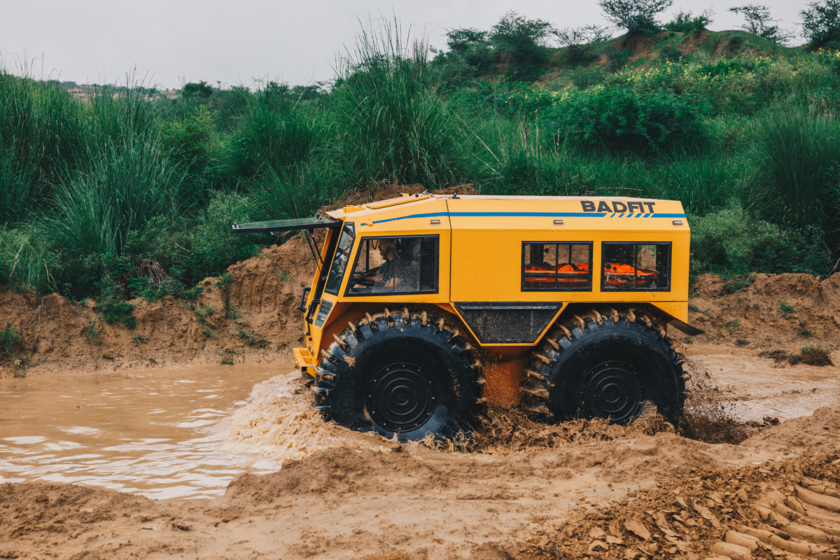 ウクライナの水陸両用車 シェルプ がユニークすぎる 水に浮いたり360度旋回が可能なクルマを解説 カスタム アウトドア 福祉車両 モータースポーツなどのカーライフ情報が満載 Auto Messe Web