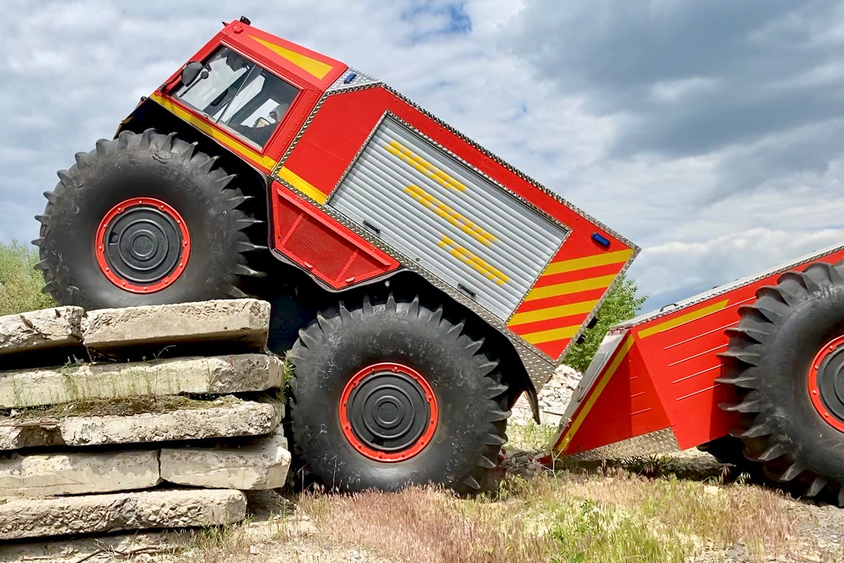 ウクライナの水陸両用車 シェルプ がユニークすぎる 水に浮いたり360度旋回が可能なクルマを解説 カスタム アウトドア 福祉車両 モータースポーツなどのカーライフ情報が満載 Auto Messe Web