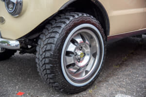 【画像】クラシックカーのタイヤ側面はなぜ白い？ 今もゴツ系SUVで人気の「ホワイト系」タイヤカスタムの歴史 〜 画像17