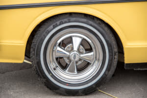 【画像】クラシックカーのタイヤ側面はなぜ白い？ 今もゴツ系SUVで人気の「ホワイト系」タイヤカスタムの歴史 〜 画像21