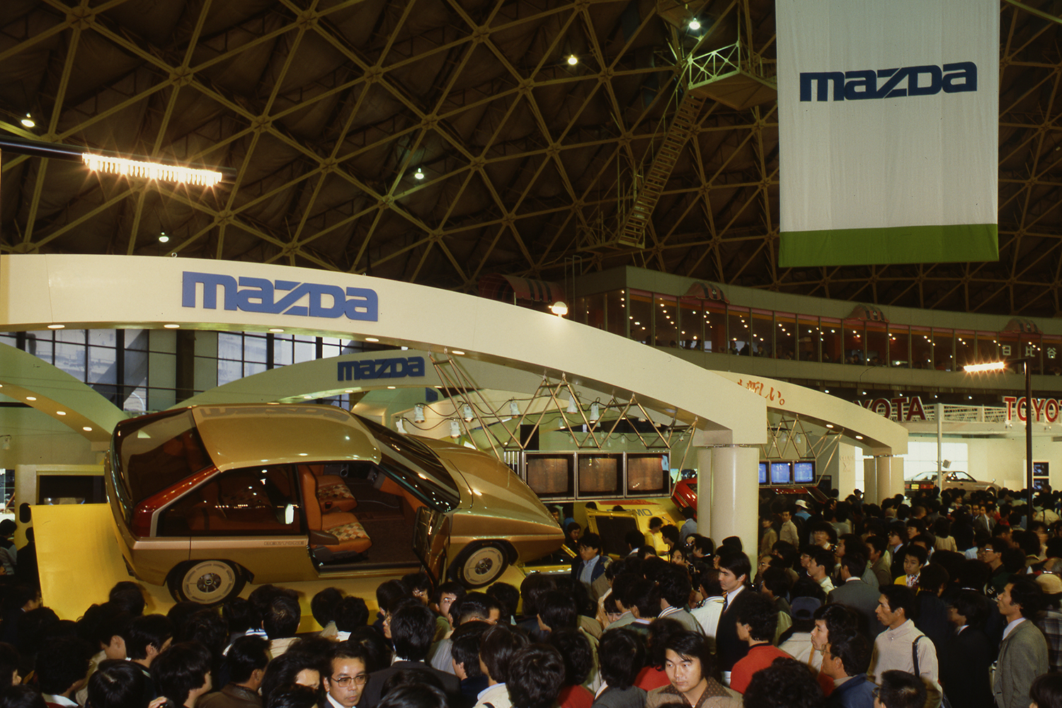 1981年モーターショーのマツダブース