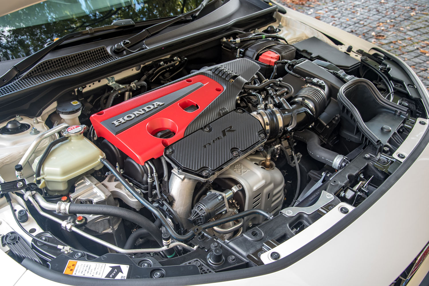ホンダ新型「シビックタイプR」をシフトノブからマフラーの裏側まで