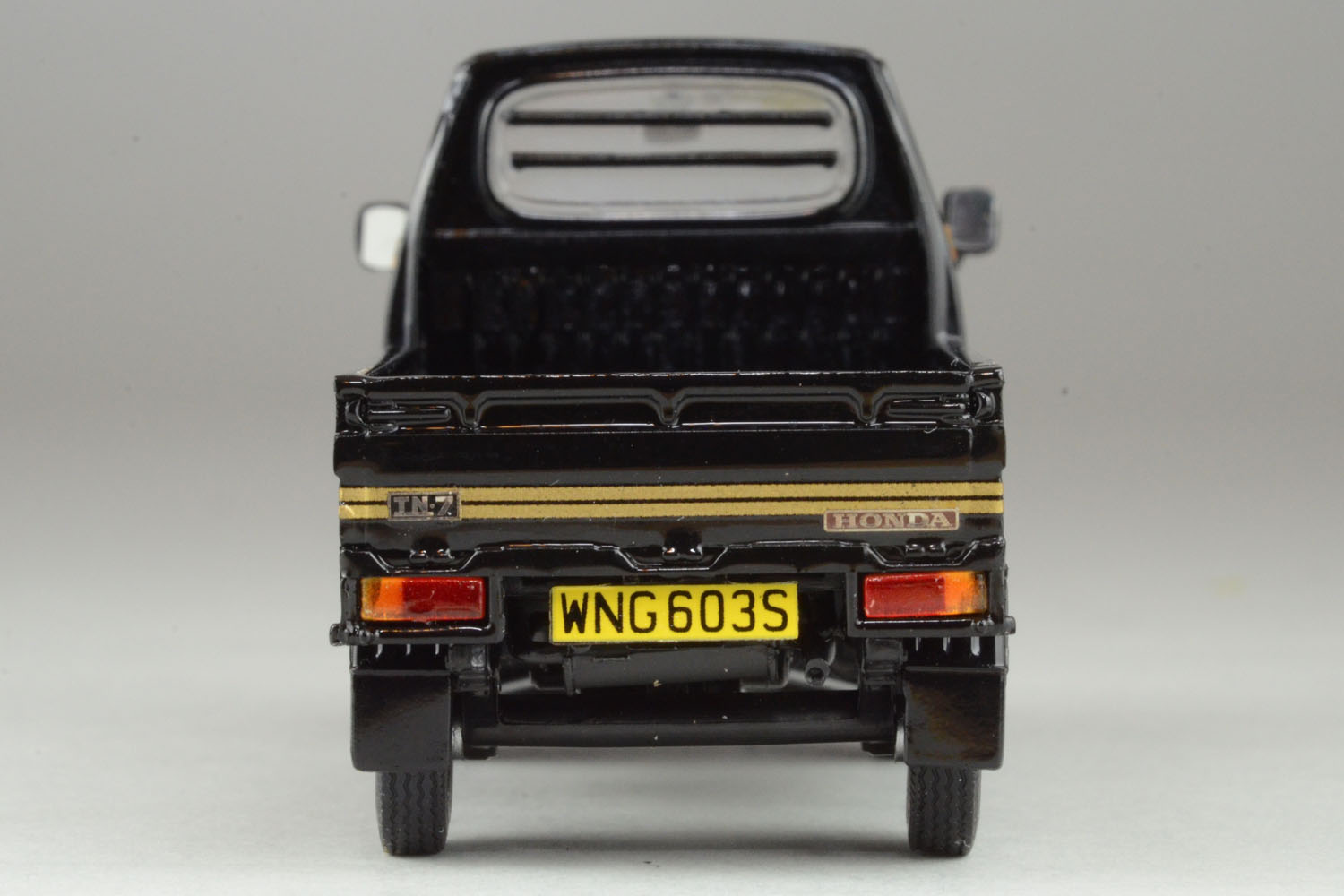 Jpsカラーの軽トラがあった ロータスのf1黄金期を支えたホンダ Tn360 とは 画像7 Auto Messe Web カスタム アウトドア 福祉車両 モータースポーツなどのカーライフ情報が満載