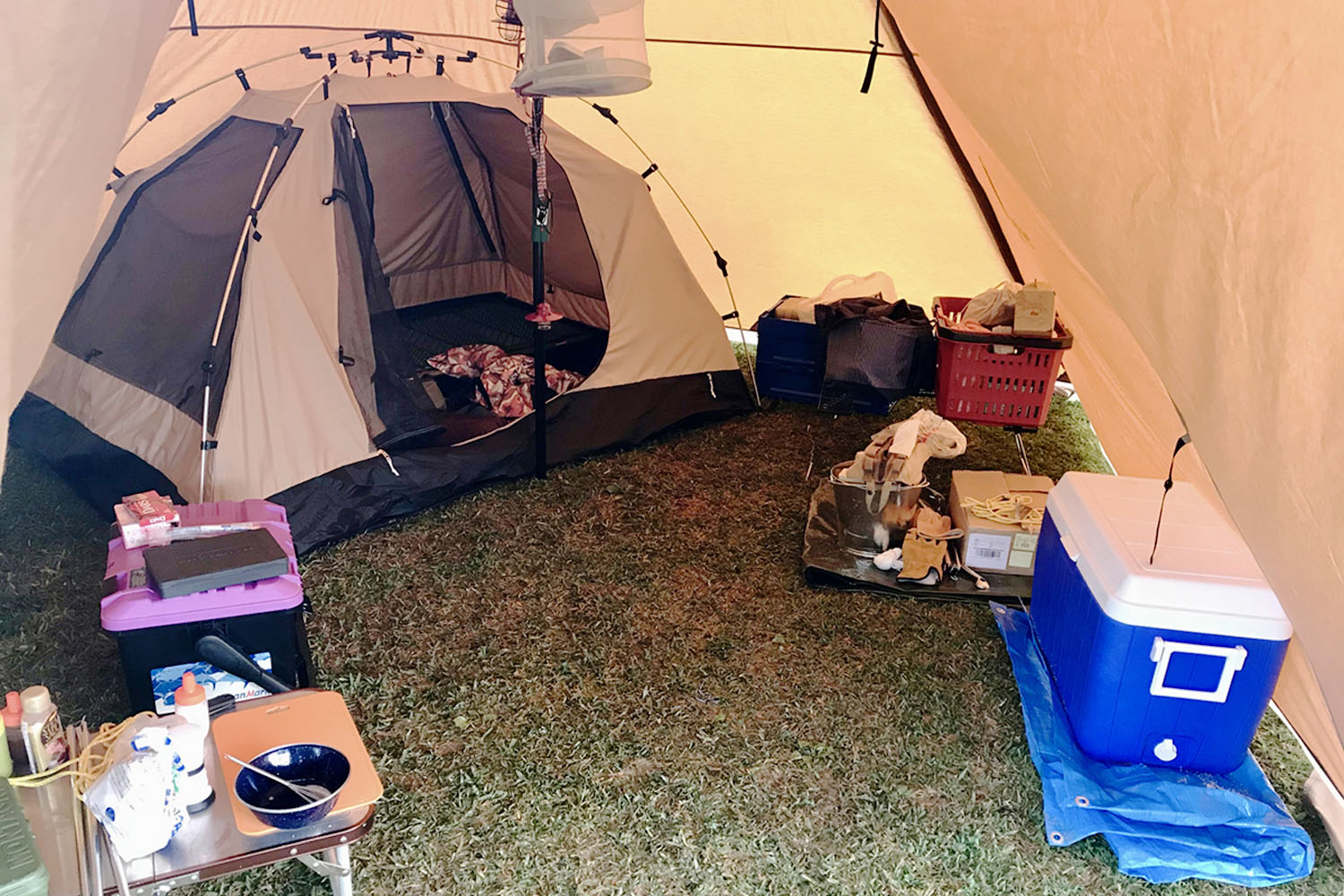 タープとテントを連結させるキャンプ技「小川張り」とは