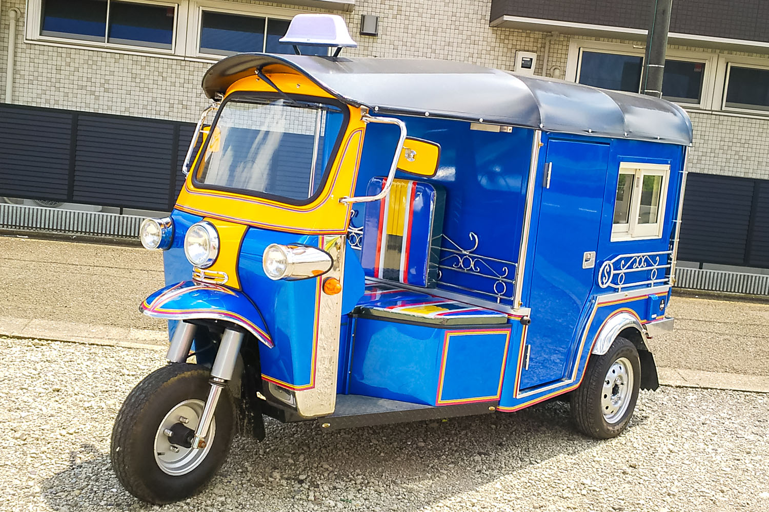 トゥクトゥクを元にしたレンタルキッチンカー