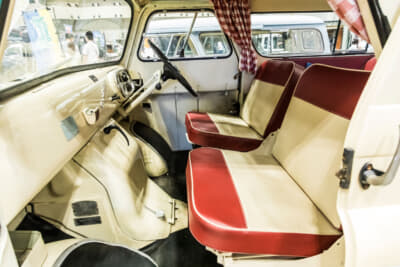 1958年式ベッドフォードCAのドアモービル製キャンパー