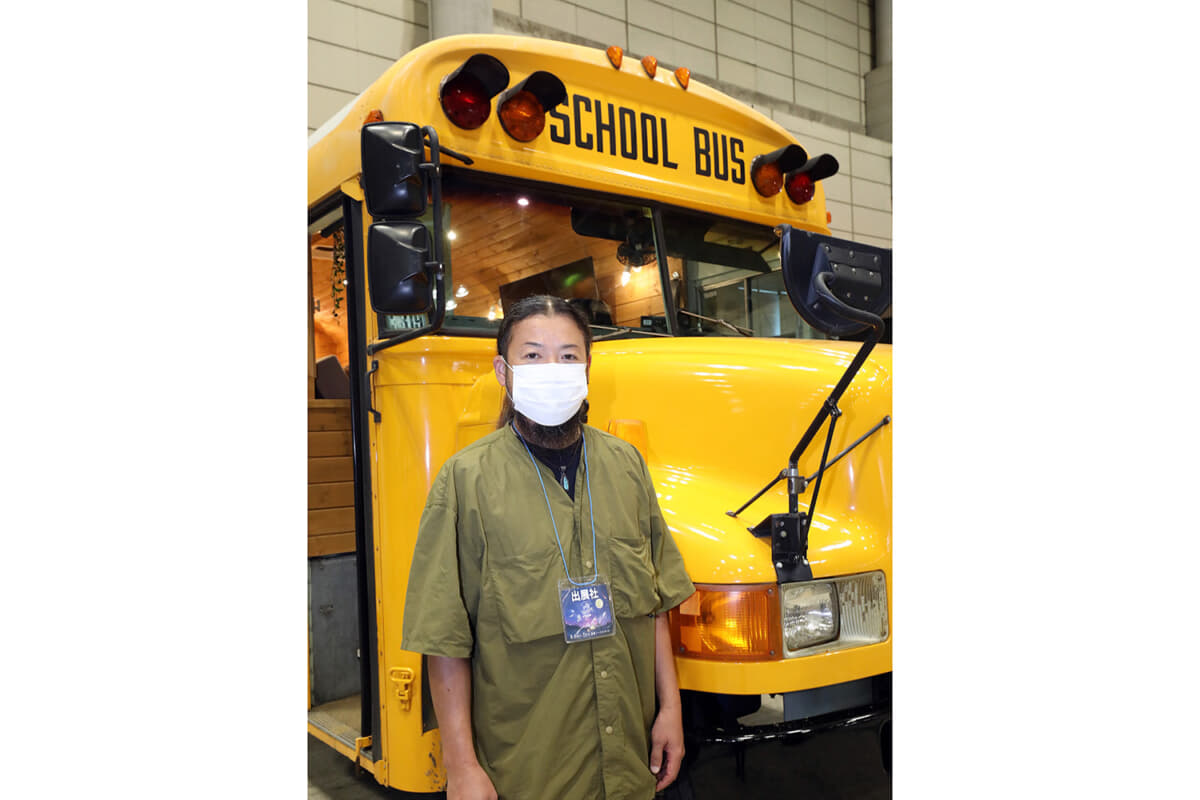 実際にアメリカで使われていたスクールバスを「バンライフ」仕様に 〜 画像12
