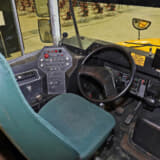 【画像】「バンライフ」をスクールバスで！ 元大工職人が仕上げたログハウスのような車内とは 〜 画像14