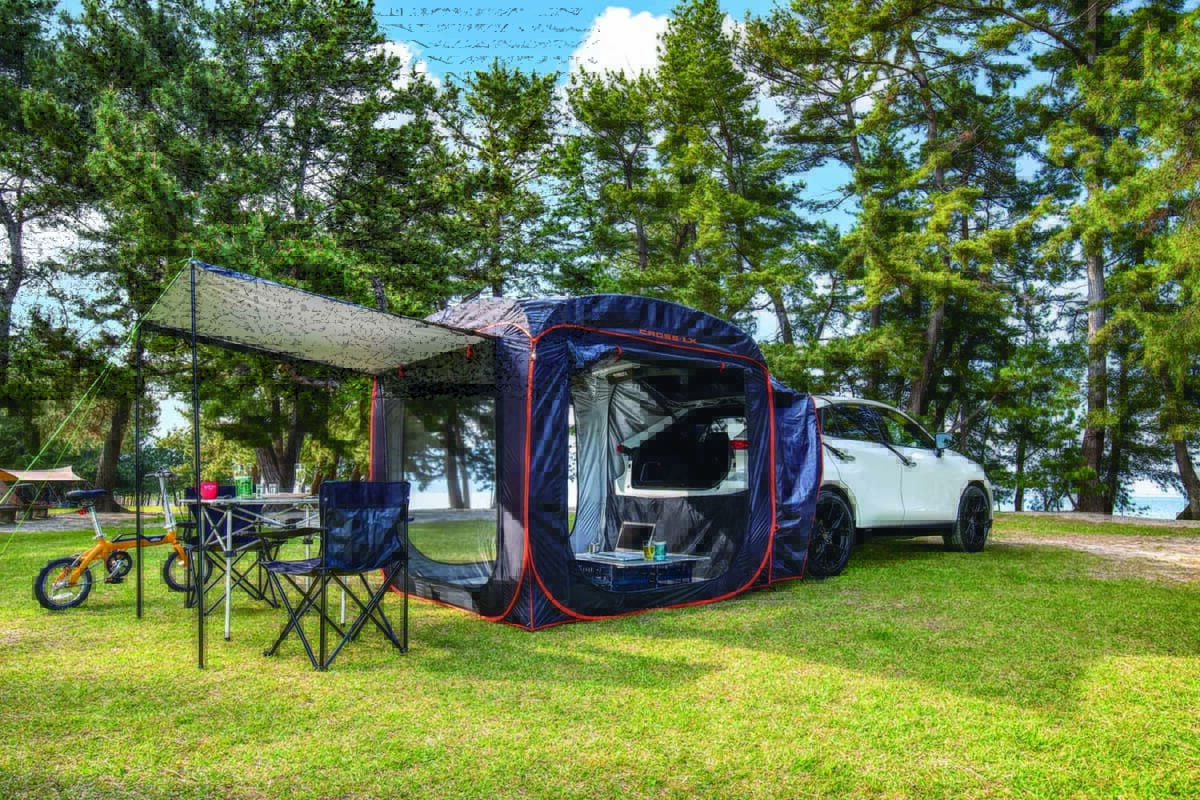 キャンプ初心者に人気！ 簡単設営の「カーサイドテント」でワンランク上の快適空間を手に入れる