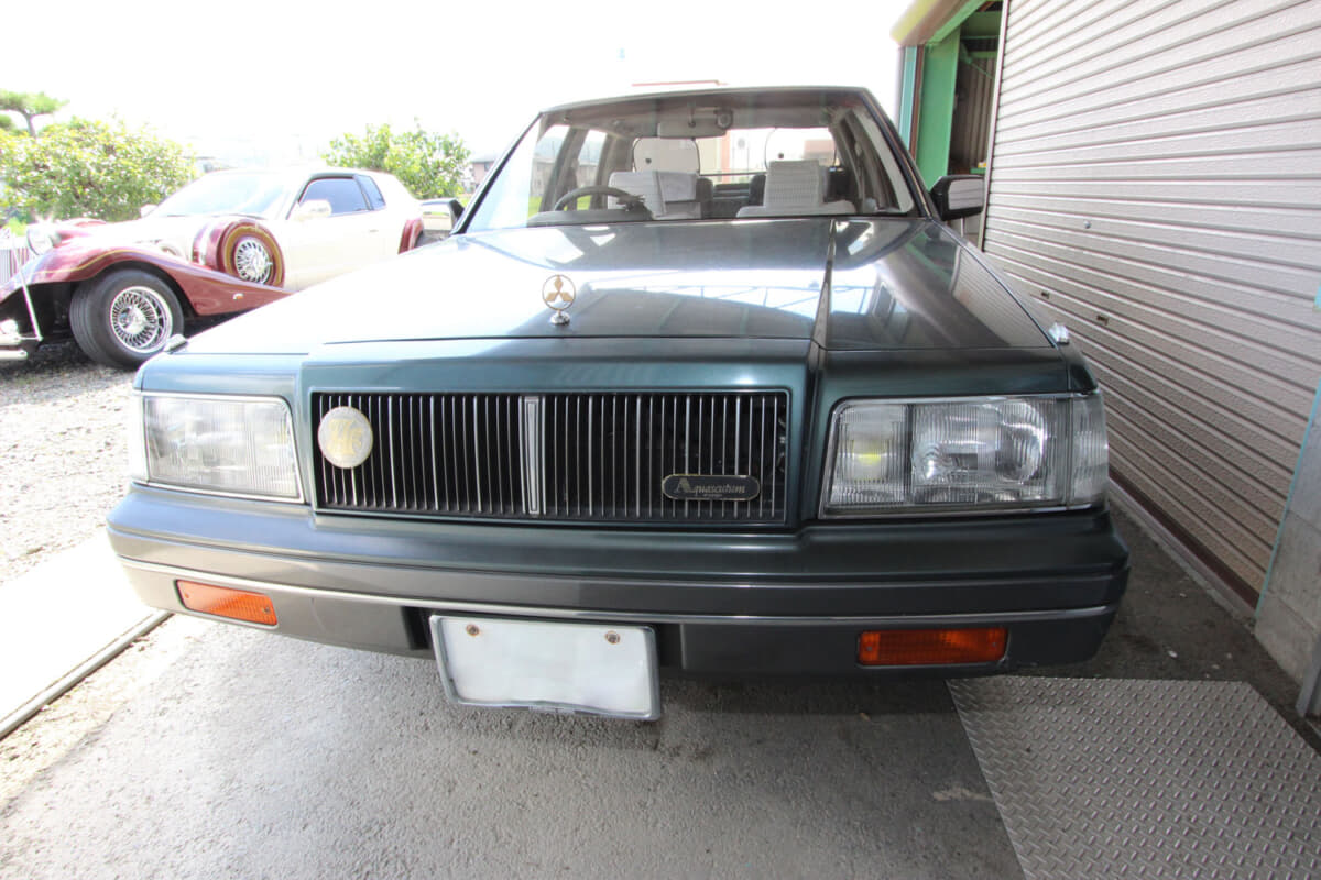 バブルだから実現した三菱とamgのコラボ デボネアv 3000 ロイヤル Amg はコスメチューンだった 画像10 Auto Messe Web カスタム アウトドア 福祉車両 モータースポーツなどのカーライフ情報が満載