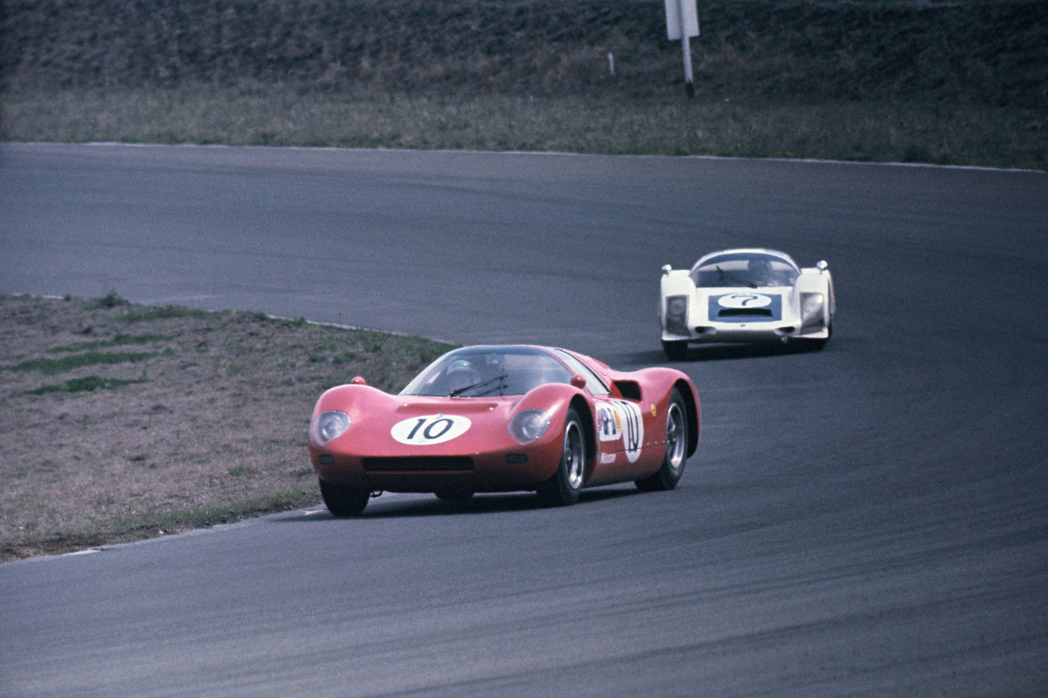 【画像ギャラリー】打倒ポルシェ！ プリンスが本気で作った「R380」は第3回日本グランプリで優勝！ ポルシェ「906」を破ったマシンとは ...