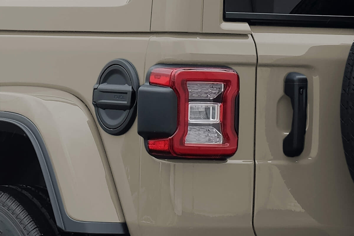 いま買うべきジープとは V6搭載のラングラーでソフトトップ仕様はもう二度と手に入らないかも リセールも期待できます 画像1 Auto Messe Web カスタム アウトドア 福祉車両 モータースポーツなどのカーライフ情報が満載