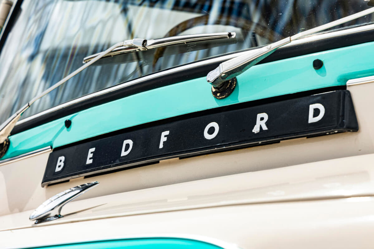 【画像ギャラリー】英国のキャンピングカー「ベッドフォードCA」がカワイすぎる! レトロでお洒落な個性的バンライフはいかが? AUTO